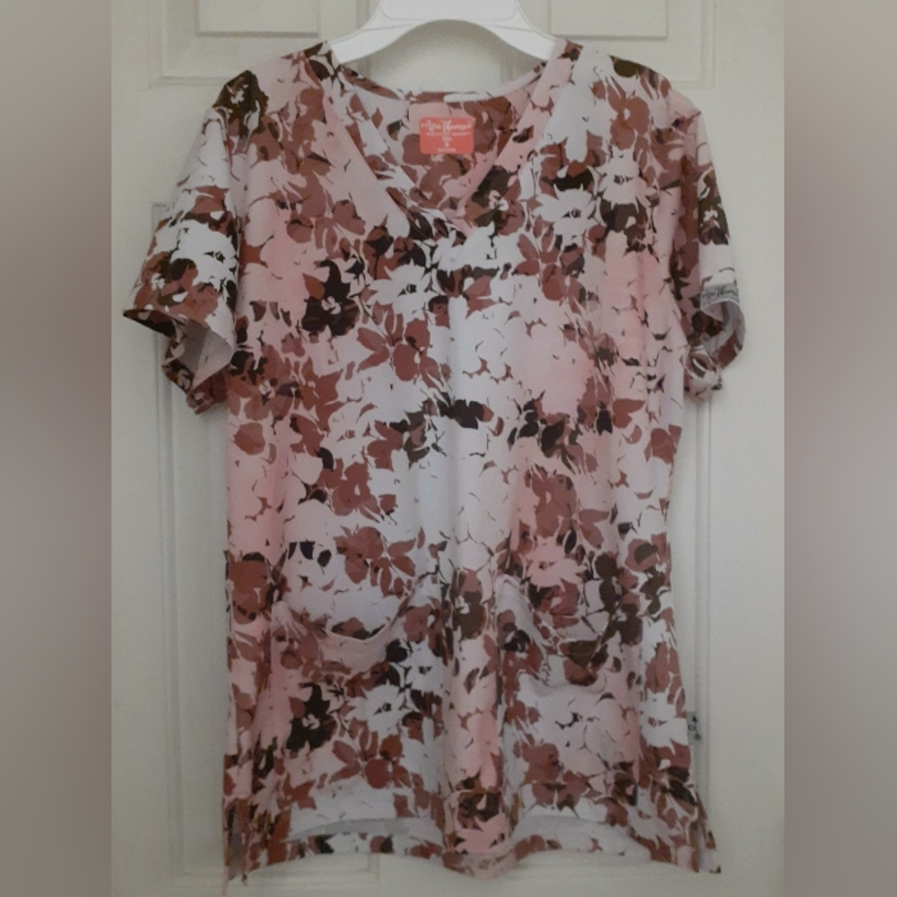 NWOT Women's Floral Scrub Top Med.